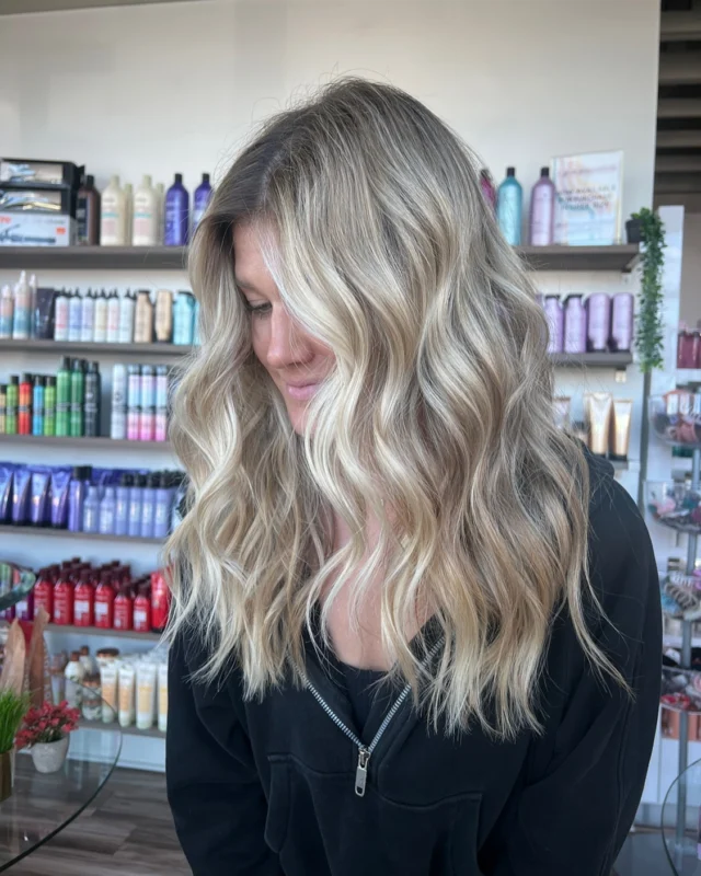 This is what blonde dreams are made of 🖤

#bmonroebyolivia // @colorbyolivia 

#bmonroesalon